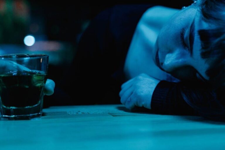 Does Drinking Alcohol Worsen the Effects of Trauma and PTSD?